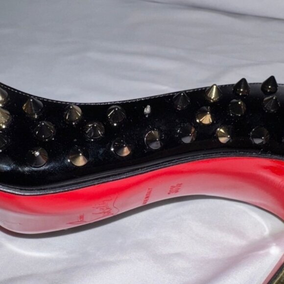 Christian Louboutin Pigalle Spiked pumps in black patent leather with gold - Picture 2 of 5